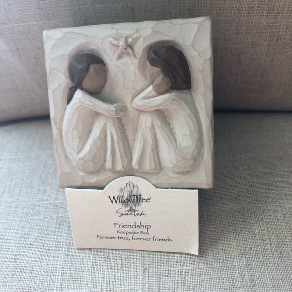 Willow Tree Accessories - Willow tree #26602 Friendship Keepsake Box. Saying inside. Like néw. Great gift.